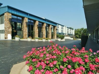 Western Center Pointe Hotel